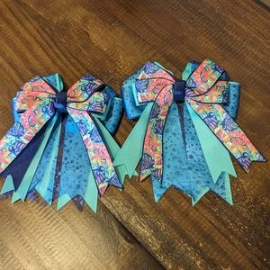 Equestrian horse show bows